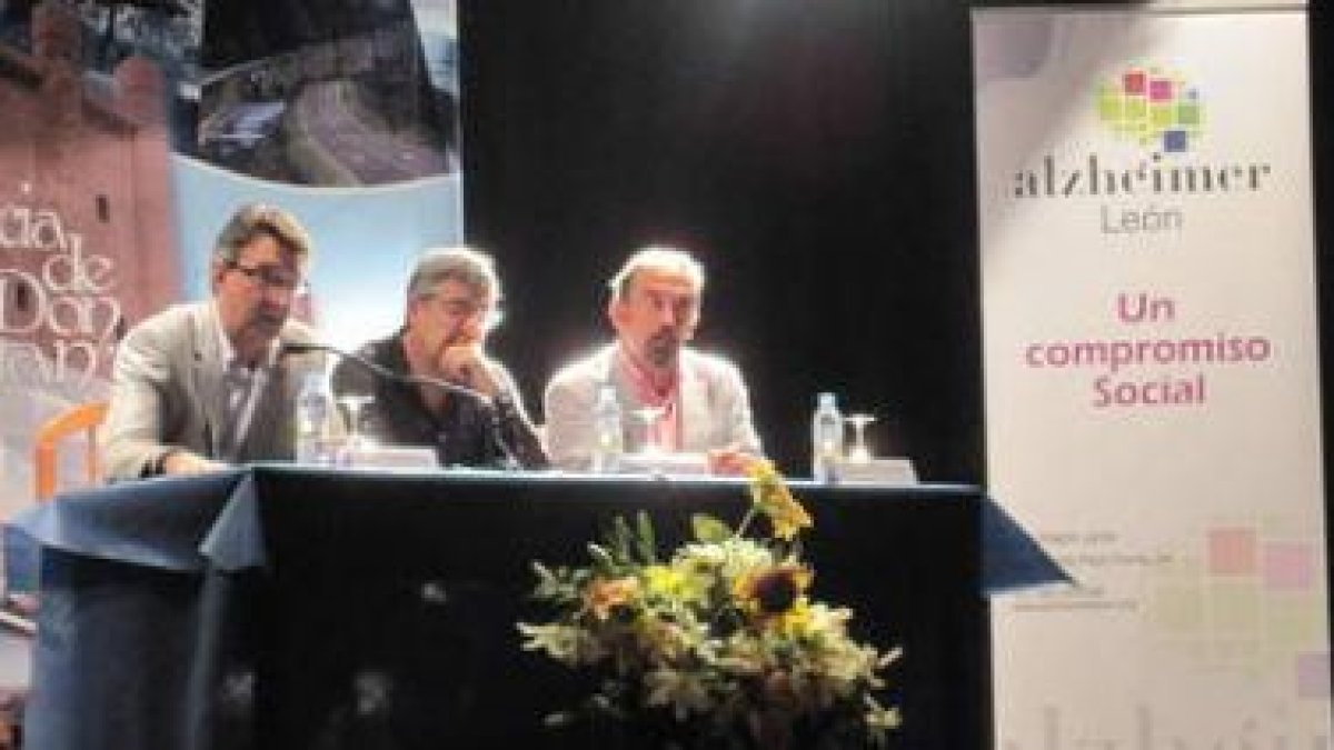 Juan Martínez Majo, Miguel Escobar y Guillermo Cuesta, durante la inauguración.