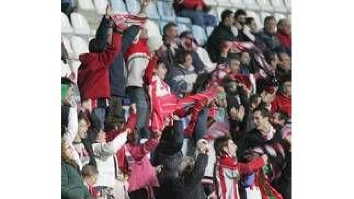 La afición del Zamora estalló de júbilo cuando Cuesta, primero, y Ramírez lograron los goles