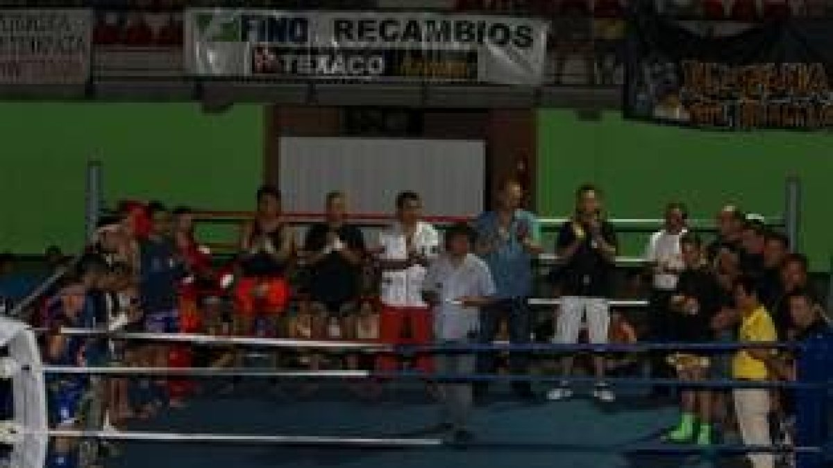 Todos los participantes fueron presentados en el ring