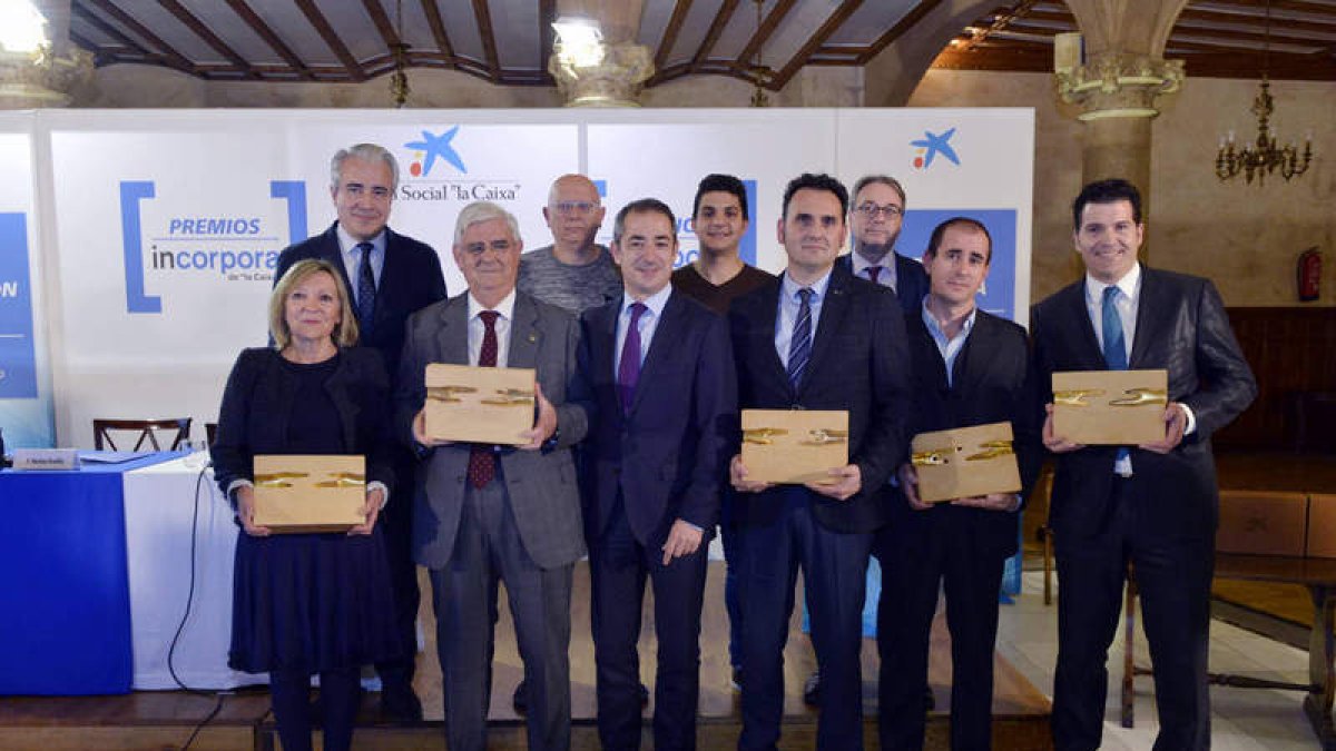 Foto de familia de los premiados.