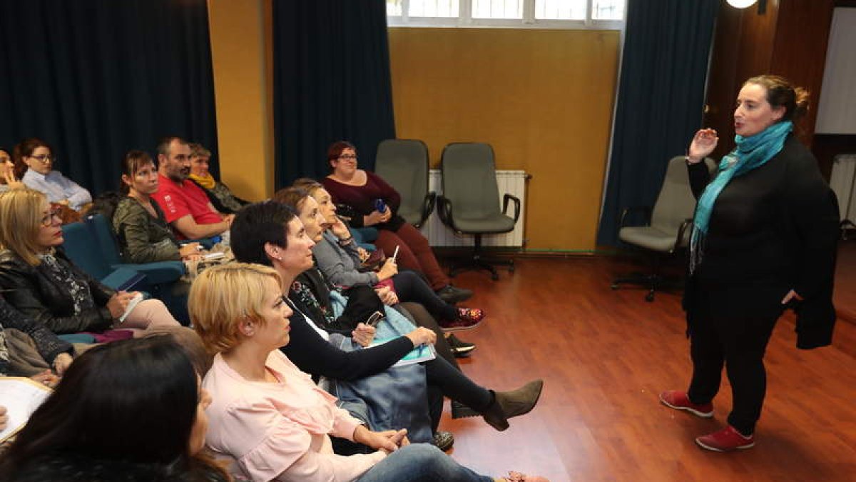 Rosa María Montaña, en la conferencia de ayer. L. DE LA MATA