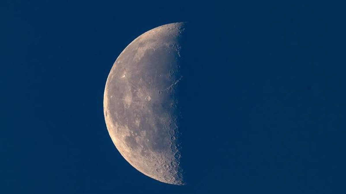 La ESA pretende establecer «una relación duradera» con la Luna. lukasz gagulski