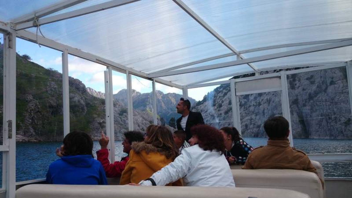 Durante los meses de julio y agosto los paseos en barco se pueden realizar a diario. En los restantes meses del año es necesario hacer siempre la reserva previa.