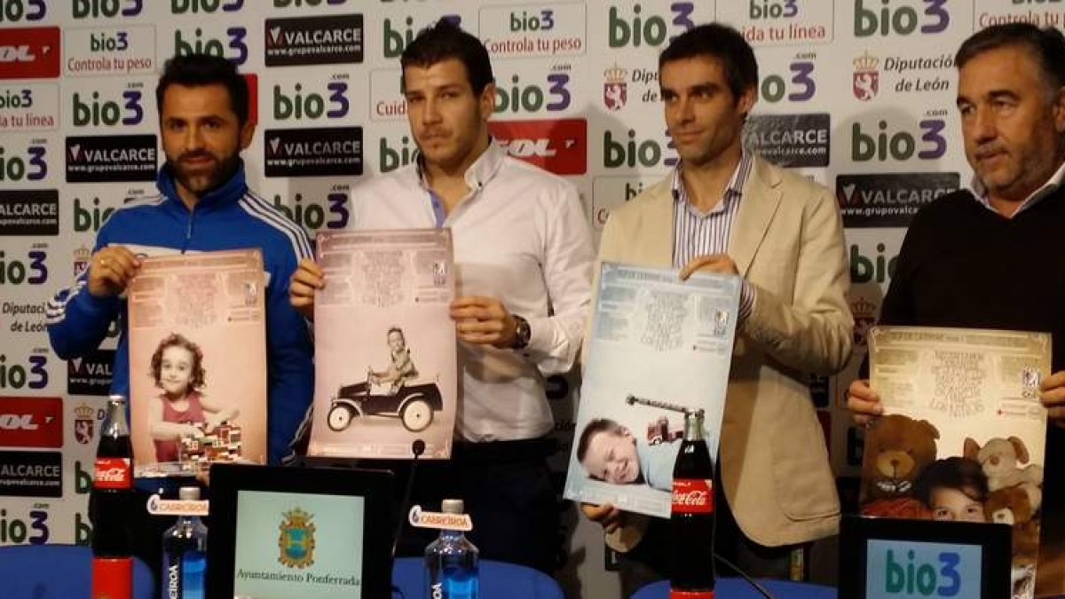 Acto de presentación de la campaña de donación de juguetes celebrado en El Toralín.