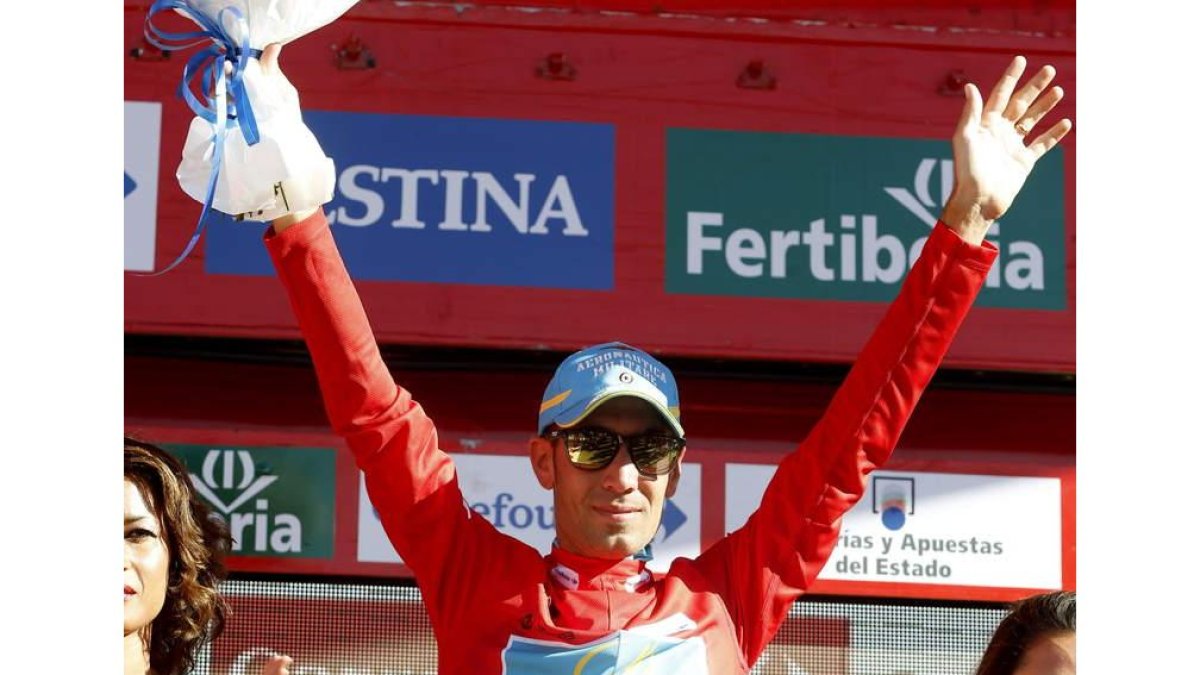 Nibali retomó el liderato de la prueba pese a sufrir la picadura de una avispa en la cara.