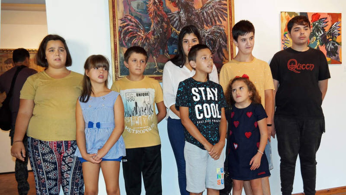 Foto de los alumnos que exponen en Vela Zanetti. CUEVAS