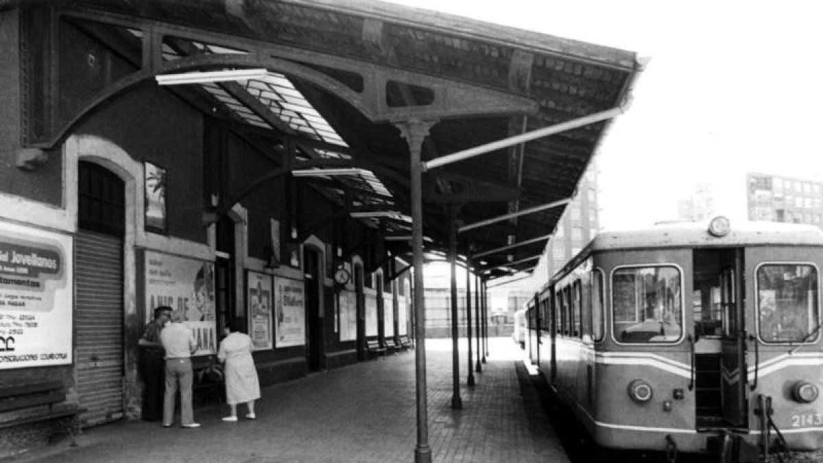 Andenes de la estación de Matallana, un punto referente de la historia de León. ARCHIVO