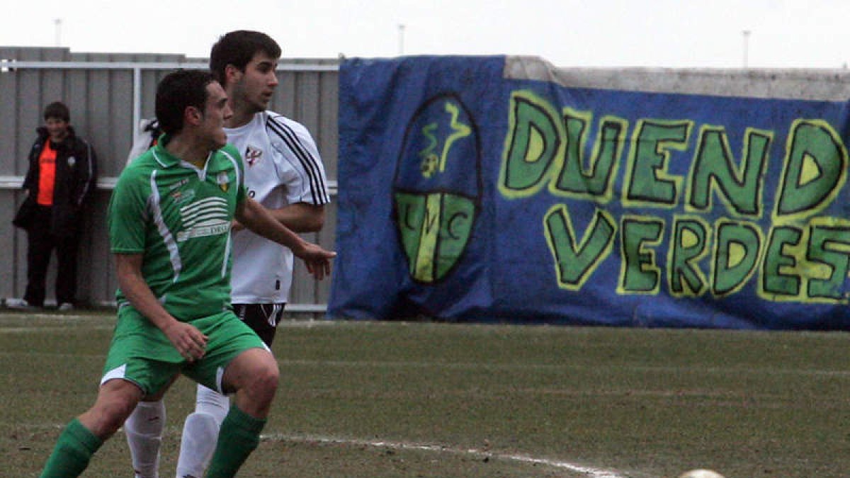 Vila, a la izquierda, consiguió el gol de la sentencia.