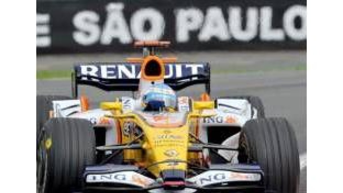 El piloto español Fernando Alonso en los entrenamientos de ayer