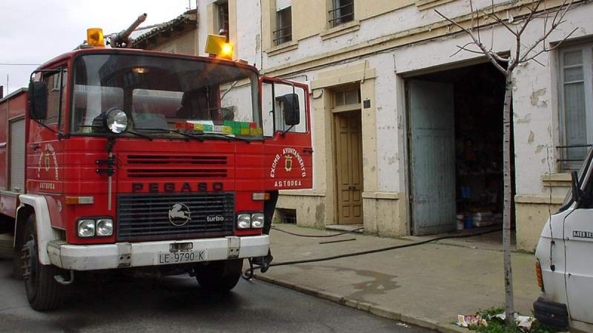 Imagen de archivo de una intervención de los bomberos de Astorga.