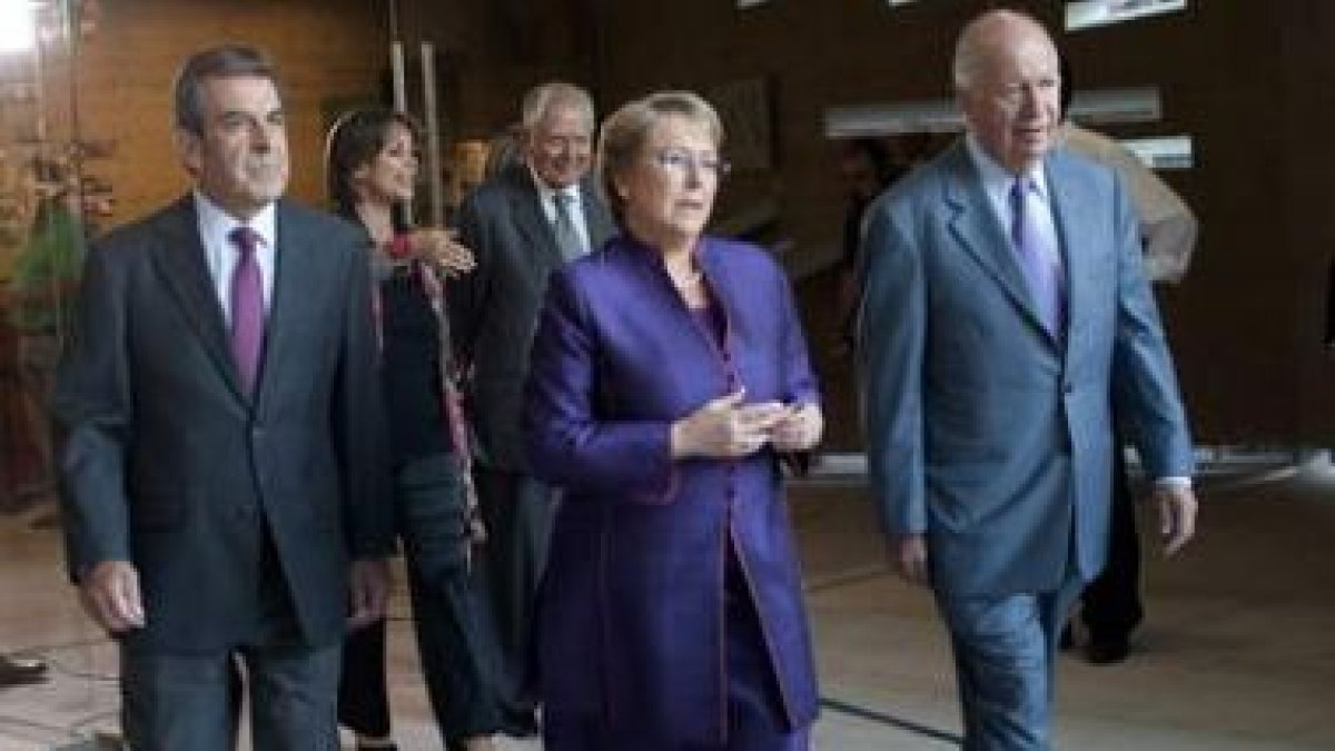 Bachelet junto a Eduardo Frei y Ricardo Lagos.