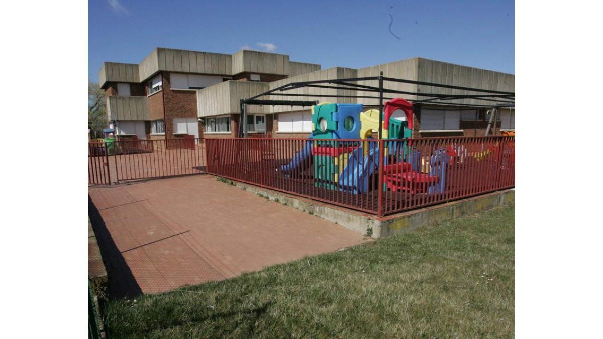 Imagen del exterior de la clausurada guardería ‘La Cigüeña’.
