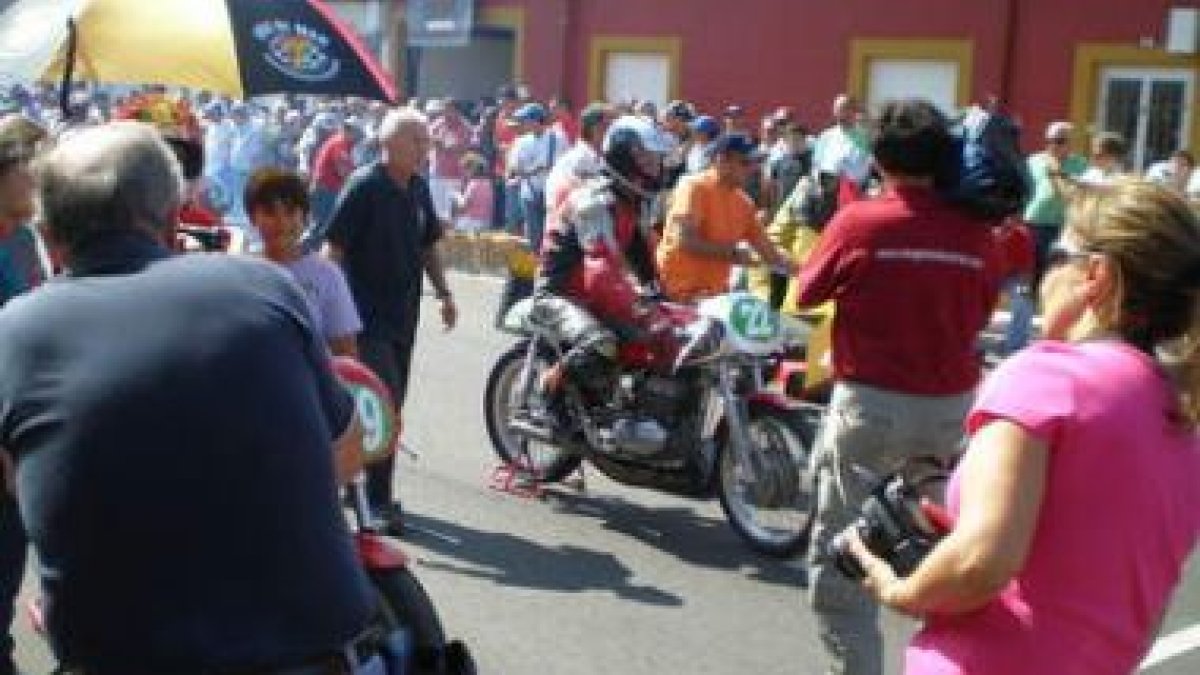 Varias de las imágenes del documental se tomaron en el Gran Premio de Velocidad de este año.