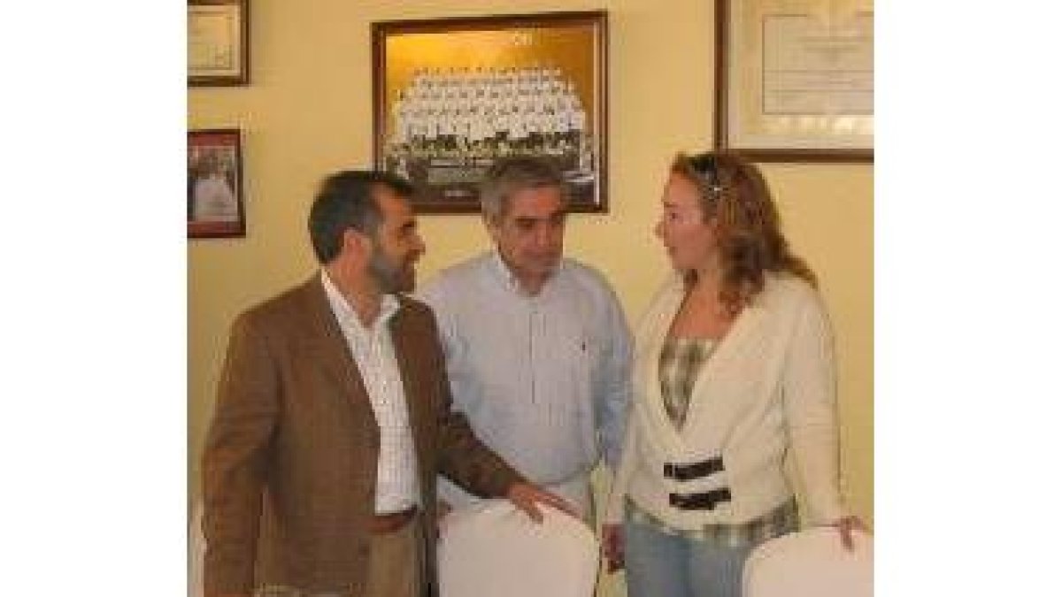 El alcalde, Paco Rubio y la concejala de Turismo