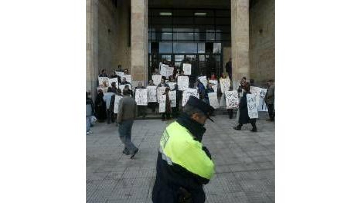 Valle de Conforcos, durante una de sus manifestaciones en los juzgados
