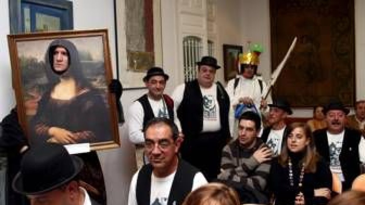 Los componentes de La Charra amenizaron la fiesta en la Casa de León en Madrid