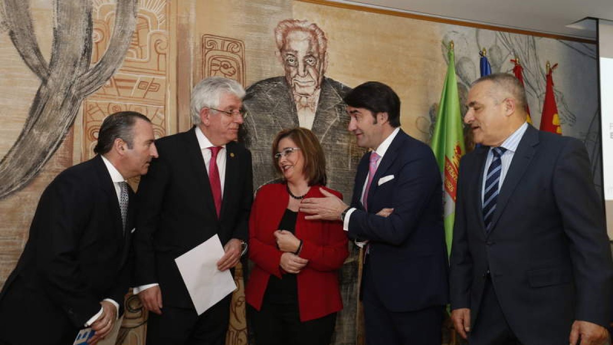 Junceda, Hermida, González Rabanal, Suárez-Quiñones y Domínguez, ayer en la presentación.