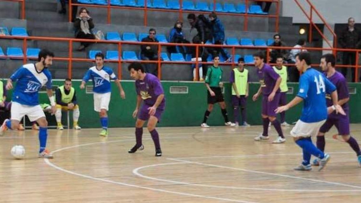 El equipo bañezano pagó su mal arranque de partido.