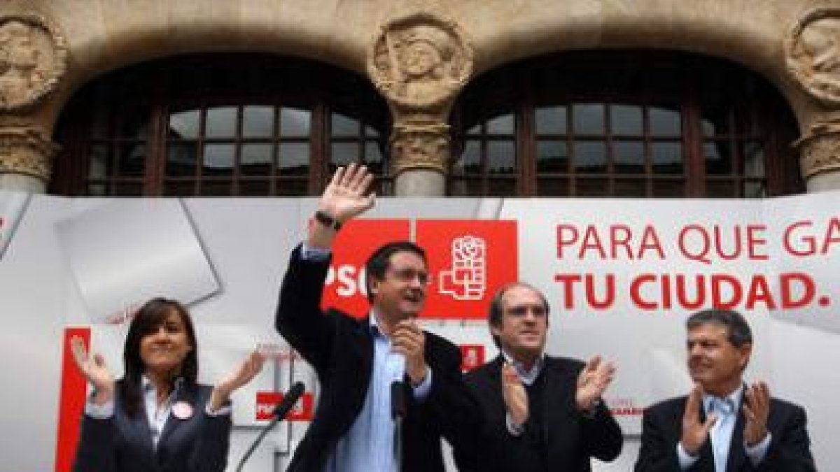 López, junto al ministro Gabilondo y los candidatos de Zamora, ayer.