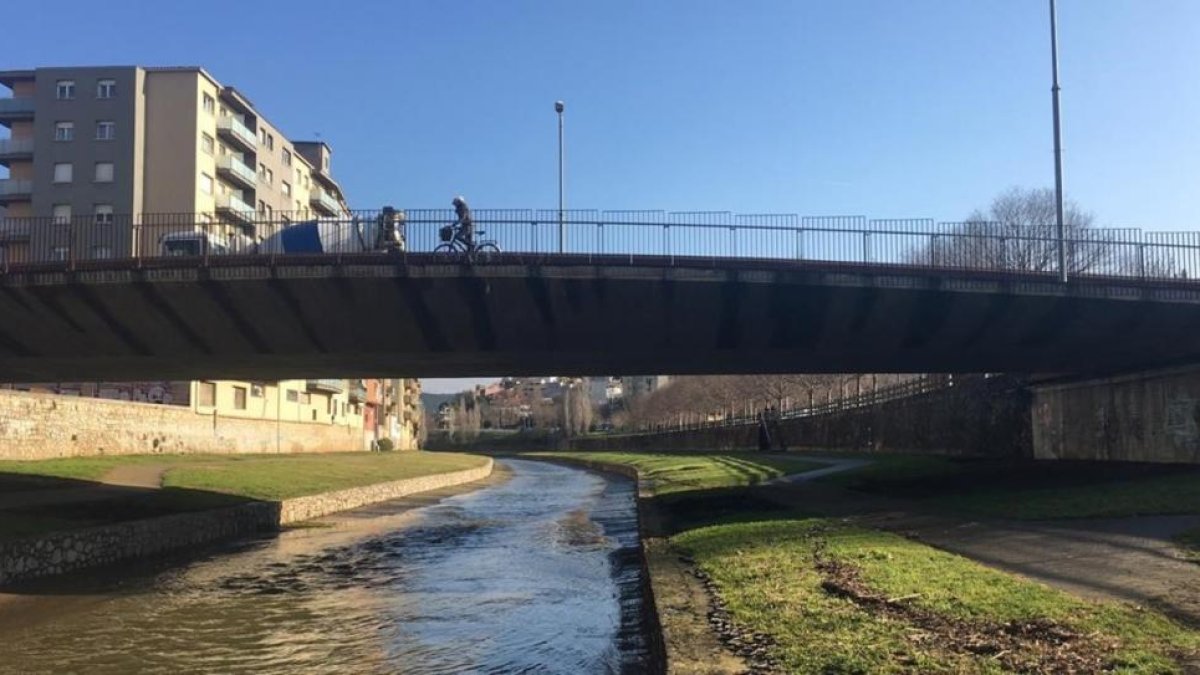 Puente de la Font del Rei. Bajo esta pasarela habrían ocurrido los hechos.