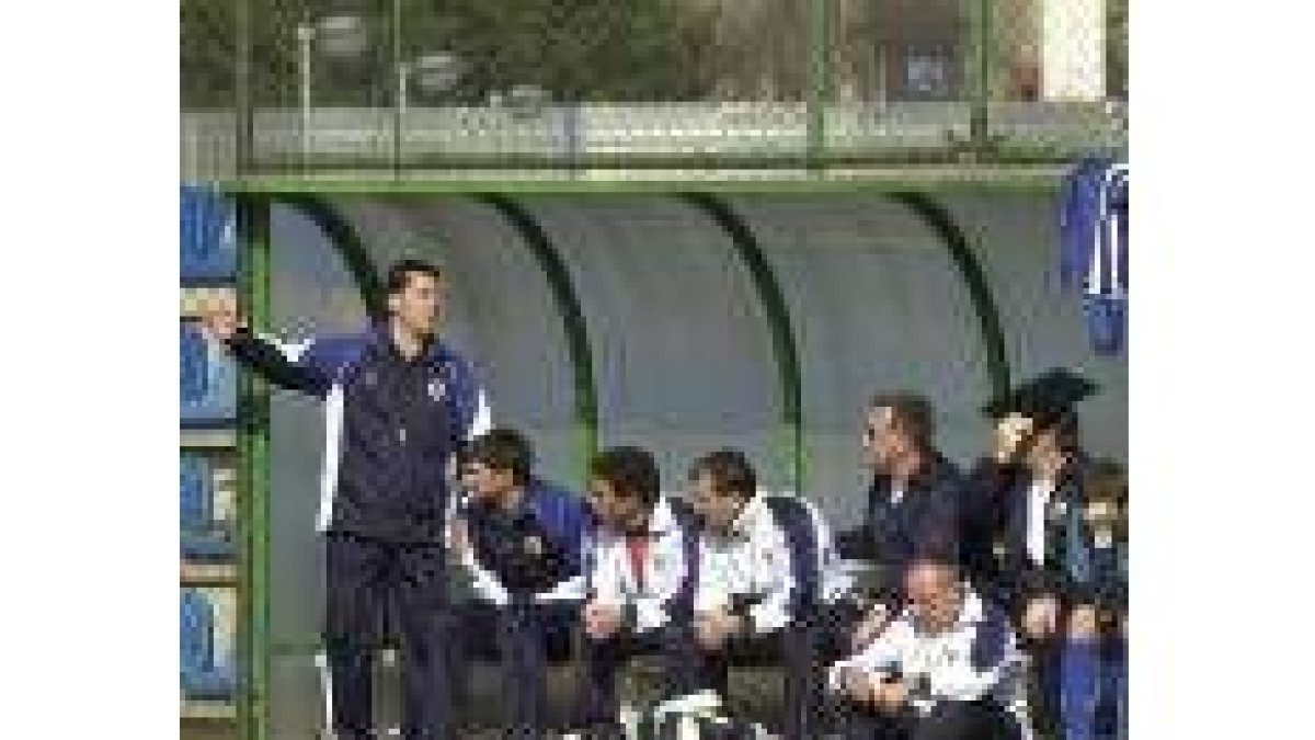 El técnico blanquiazul hablará hoy seriamente con su plantilla
