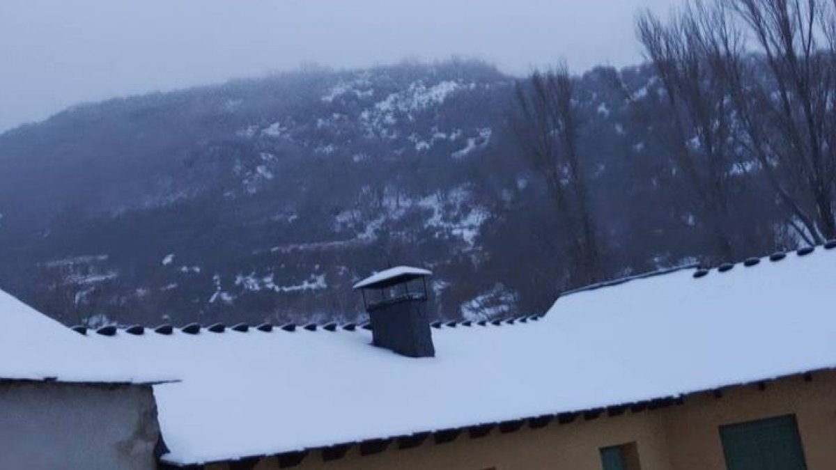 Imagen de la localidad de Vegapujín, este sábado por la mañana ÁNGEL SANTAMARTA