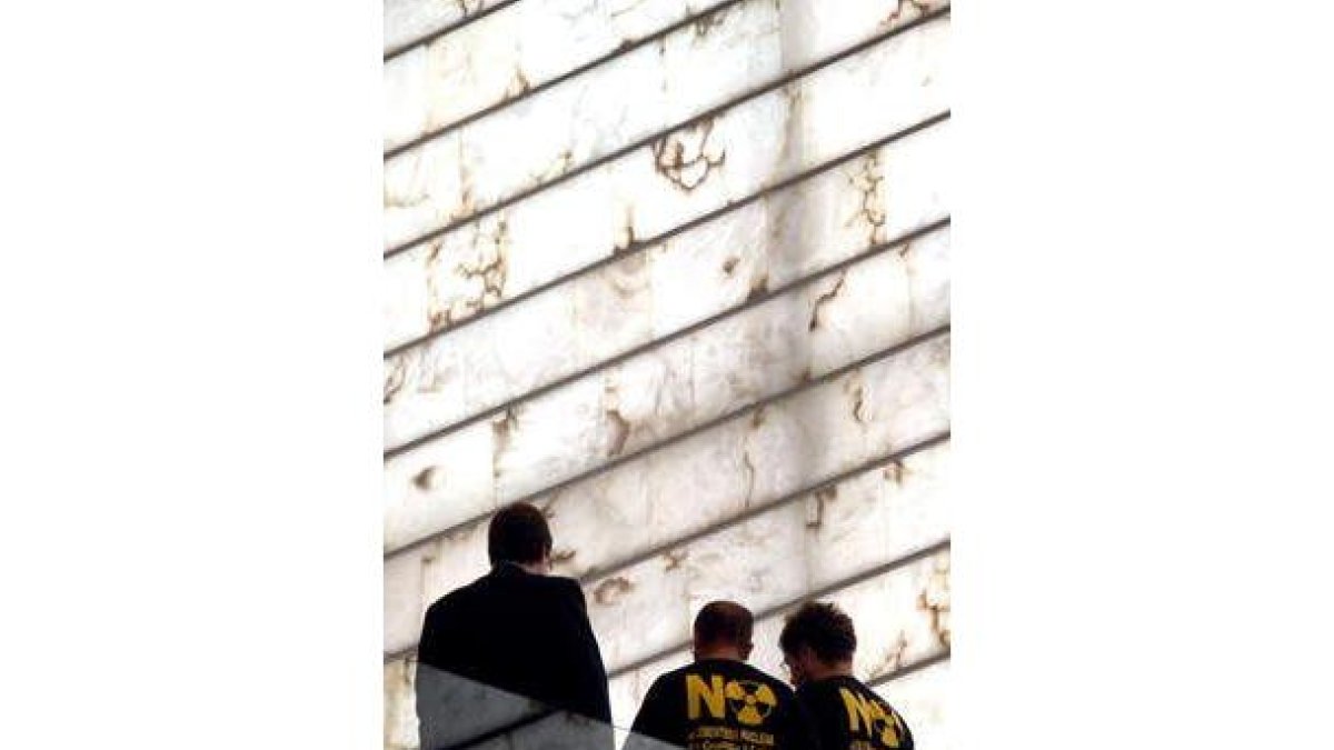 Dos miembros de la plataforma fueron invitados a salir del pleno.