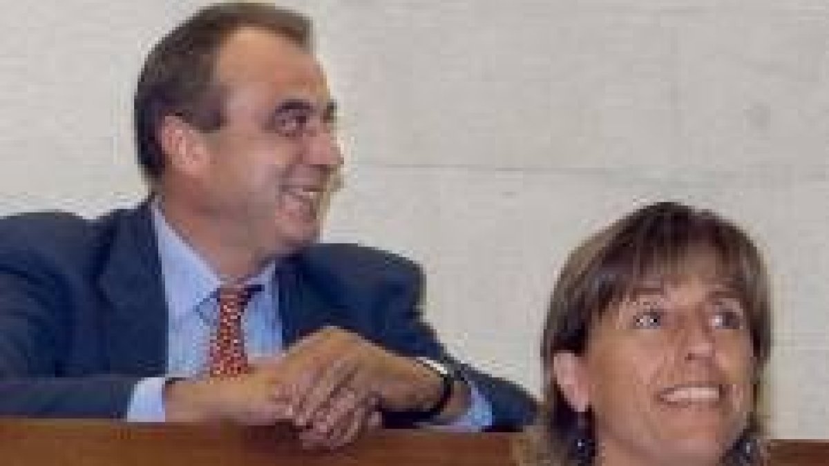 Inmaculada Larrauri, junto a José Giménez, en Las Cortes