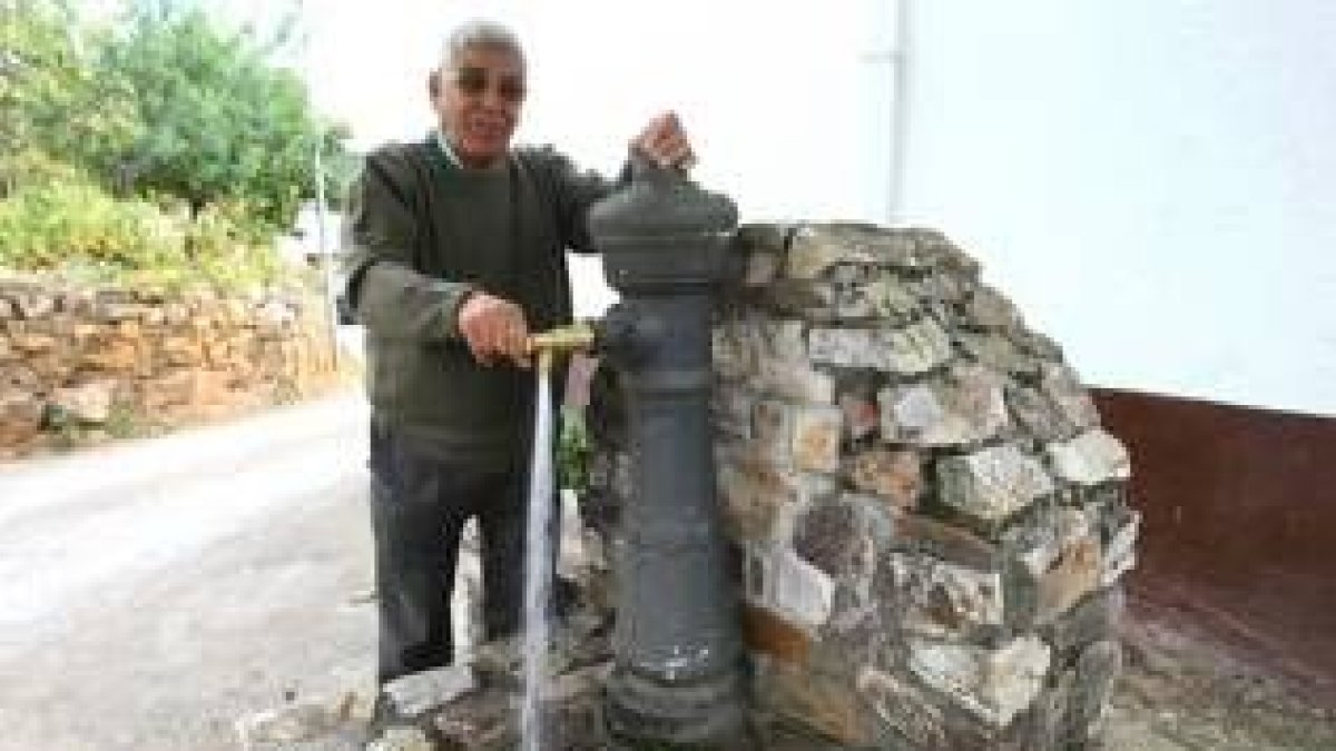 La alcaldesa de Sancedo no quiere que se sellen las fuentes