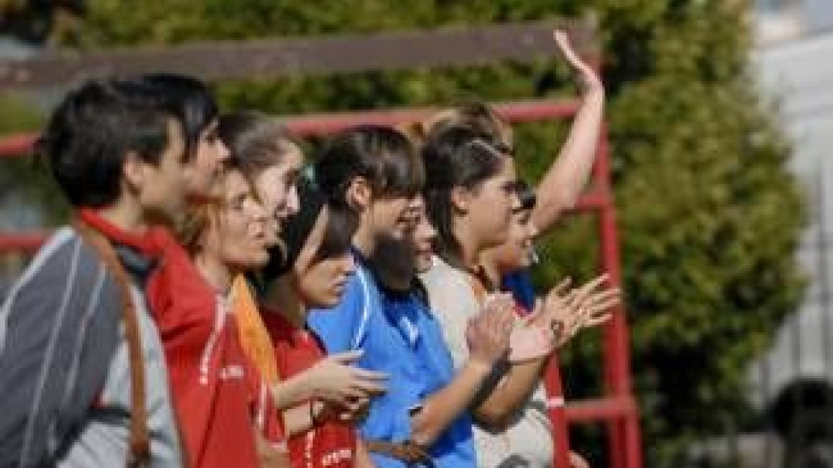 Las chicas también estuvieron presentes en el corro