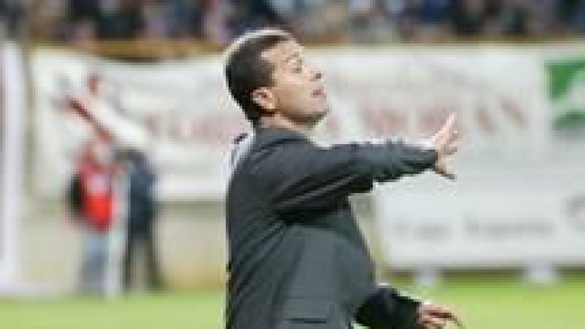 Tomé intentó impulsar a su equipo para que remontase cuando el Atlético marcó su primer gol