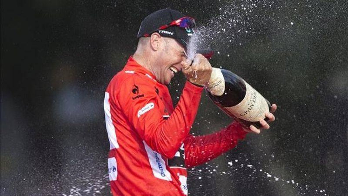 El estadounidense Chris Horner celebra en Madrid su triunfo en la Vuelta a España.