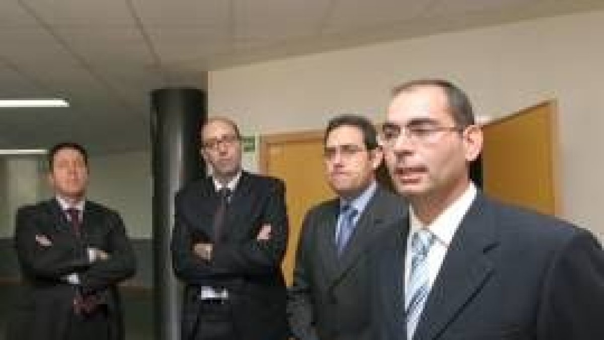 De Dios, López, Álvarez y Arias, antes de la firma del convenio