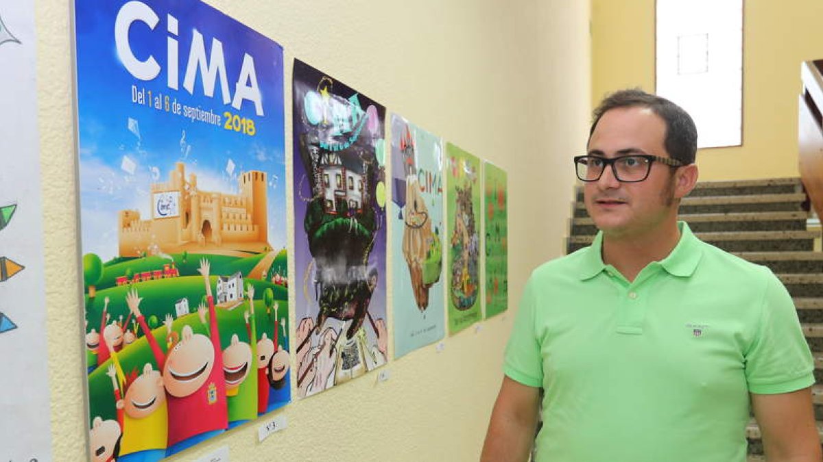 Rajo presenta el cartel ganador de Cima 2018. L. DE LA MATA