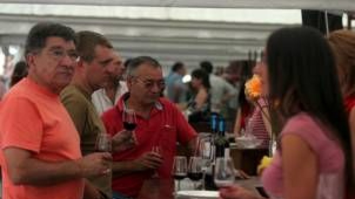 En el primer día de feria, el ambiente de la plaza Fernando Miranda auguró un gran éxito