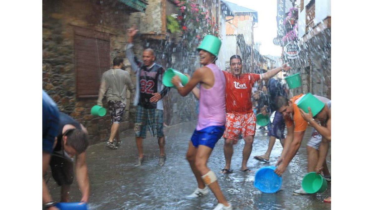 La fiesta contará con una versión para mayores y otra de carácter solidario para los niños.