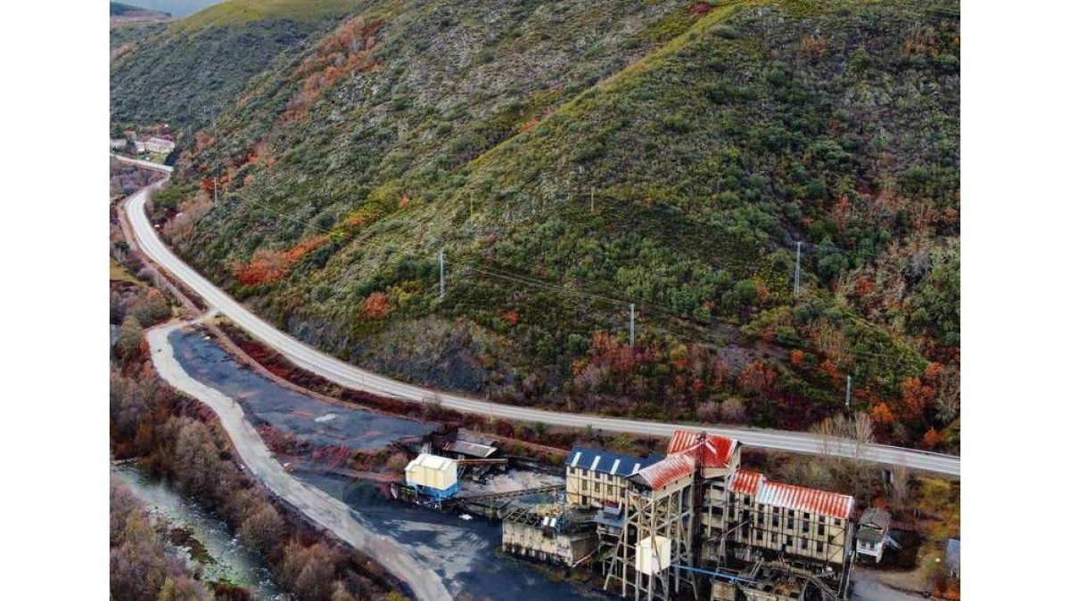 Vista del lavadero de carbón de Antracitas de Fabero, más conocido como La Recuelga. PONFEDRONE