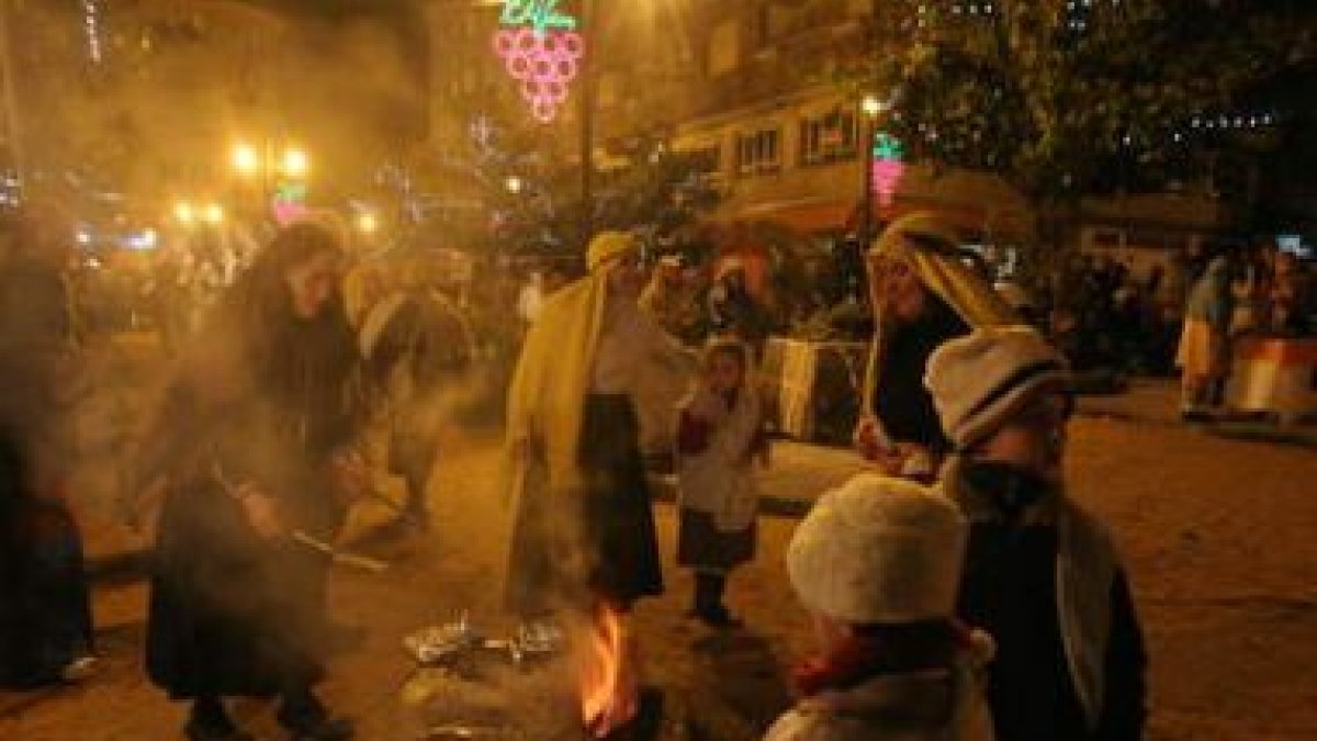 El frío no amedrentó a los actores que encarnaron a José, María y el pequeño Jesús.