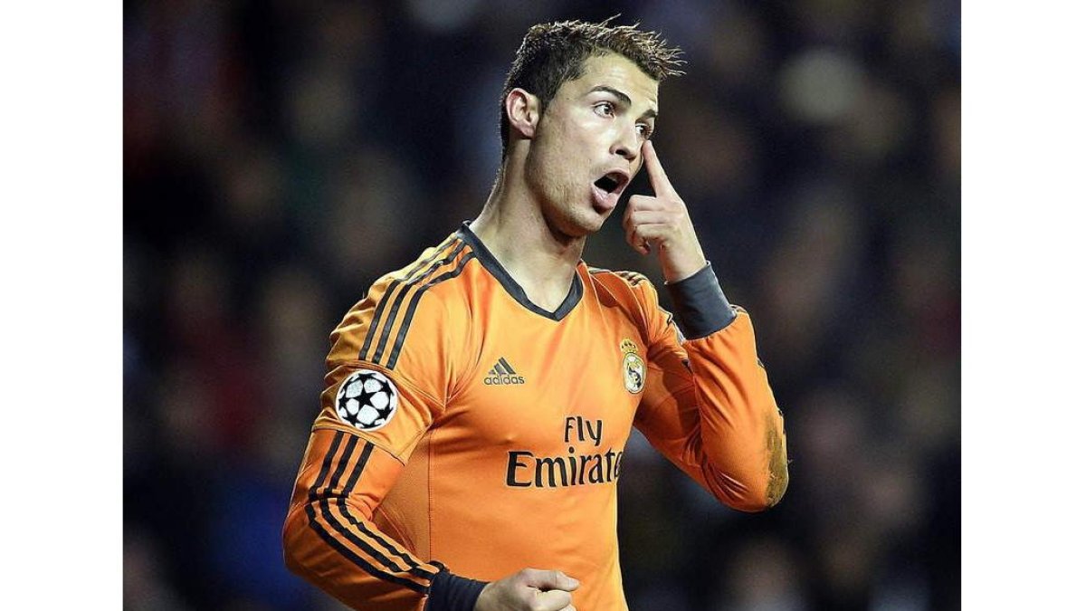 El delantero portugués del Real Madrid Cristiano Ronaldo geticula durante el partido.