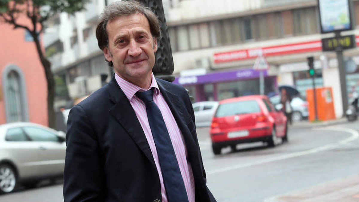 El rector de la Universidad Isabel I, Alberto Gómez, en la capital leonesa.