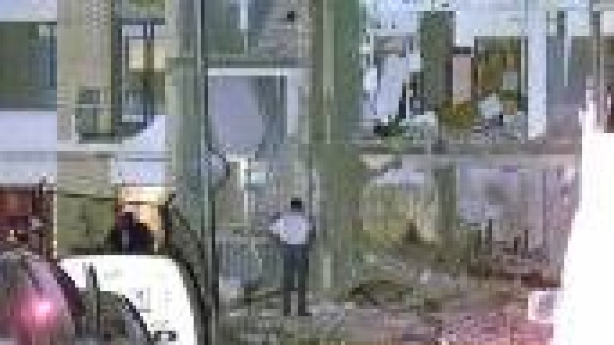 Estado en el que quedó el coche que hizo explosión en Santa Pola en agosto del 2002