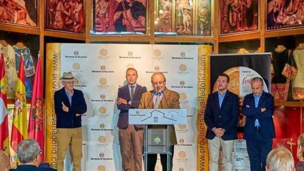 Llorente, a la izquierda de la imagen, en la presentación. DL