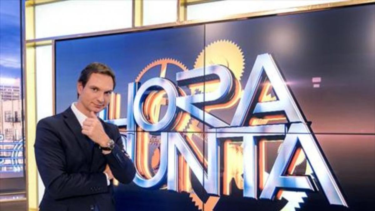 Javier Cárdenas, en el plató de Hora punta.