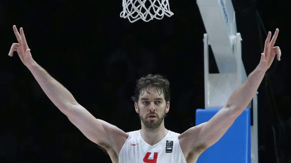 Pau Gasol anotó treinta puntos ante Polonia
