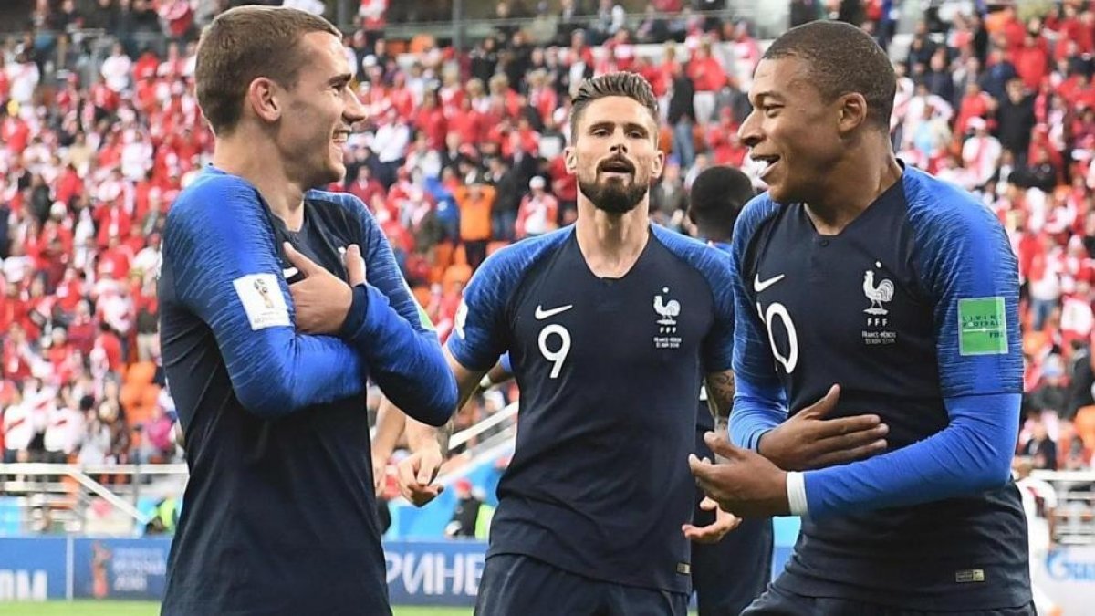 Griezmann, Giroud y Mbappé celebran el 1-0.
