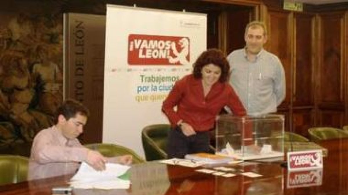 Canuria preside el acto del sorteo, celebrado en el Ayuntamiento.