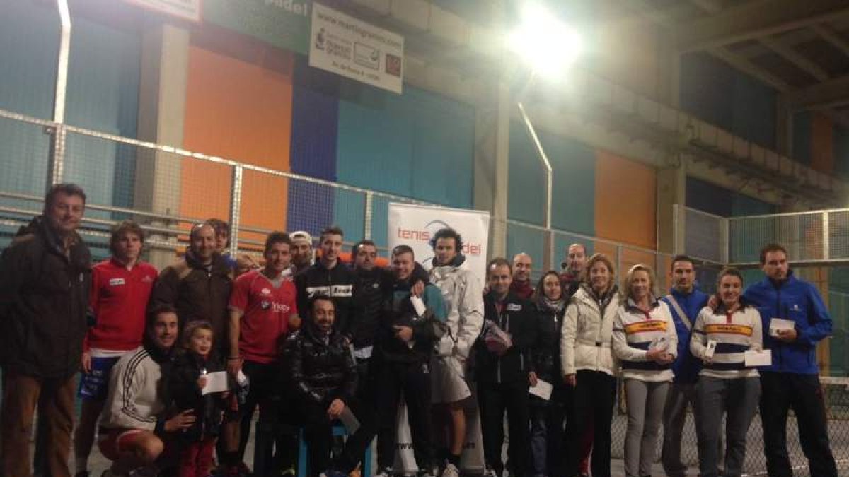 Campeones y subcampeones del torneo navideño de pádel.