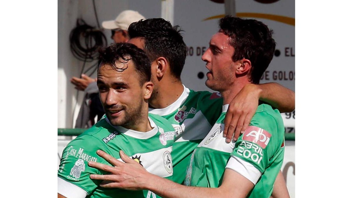 Los jugadores del Atlético Astorga celebran un gol durante la presente temporada. MARCIANO PÉREZ