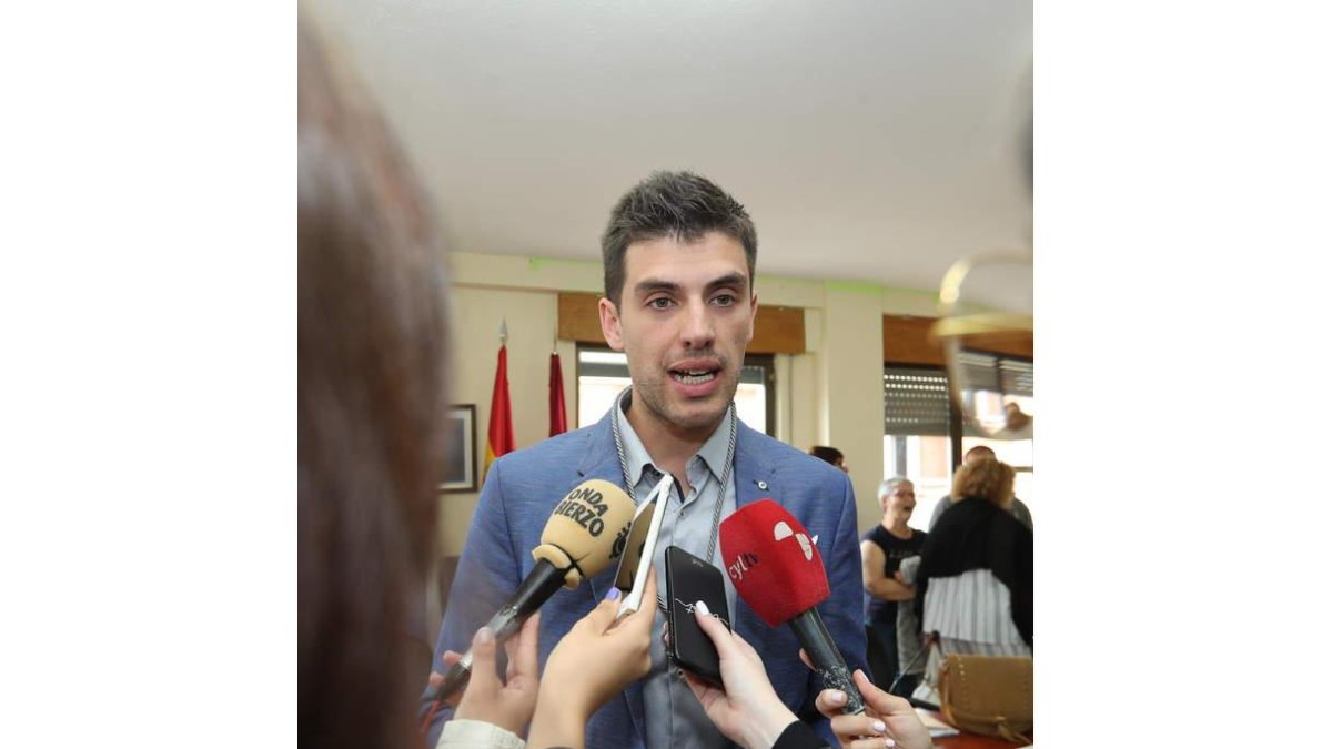 El alcalde de Cacabelos, Junior Rodríguez. ANA F. BARREDO