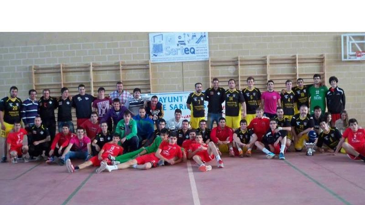 Foto de familia de los participantes en la Copa Diputación.